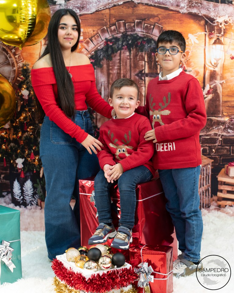 Sesión de fotografía navideña infantil en estudio Sampedro, Jerez de la Frontera Cádiz