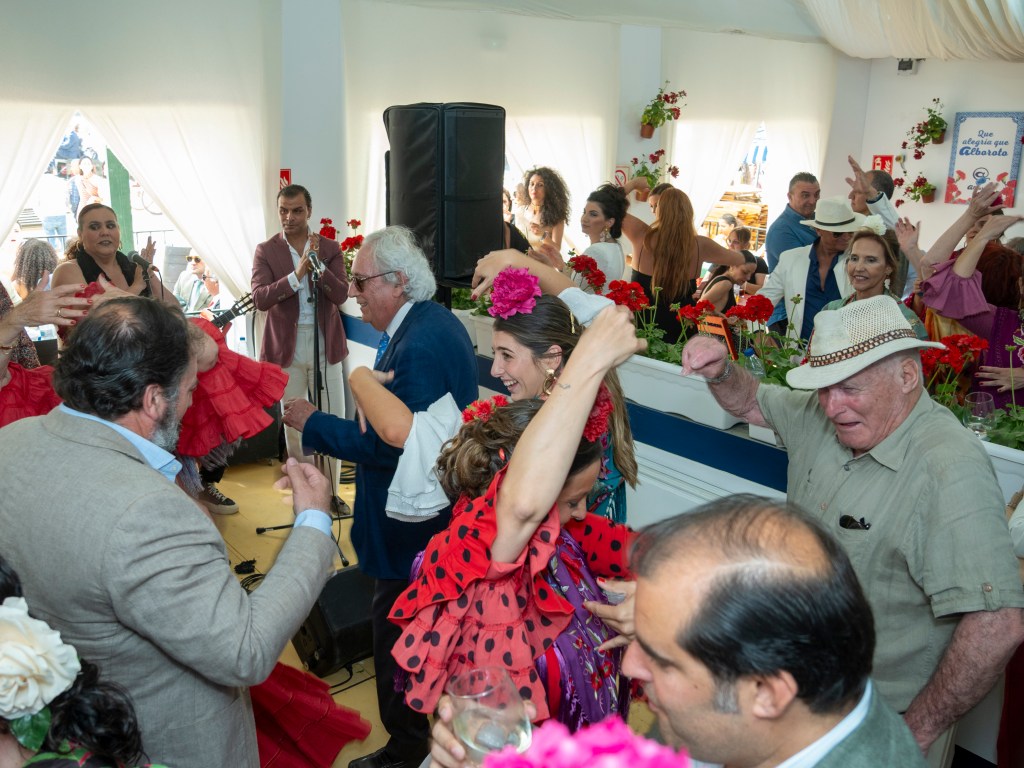 Grupo de flamencas en sesión fotográfica, Feria de Jerez